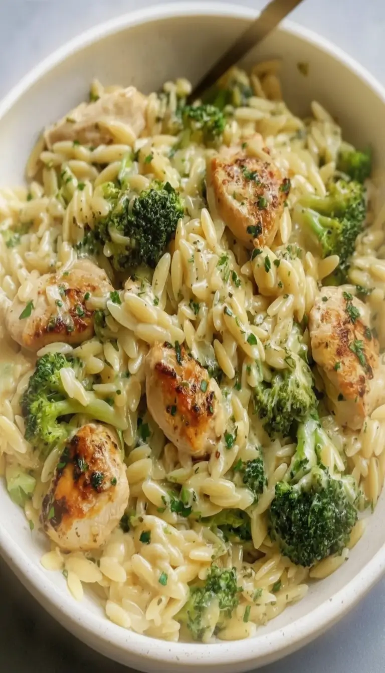 Käse-Hähnchen-Brokkoli-Orzo