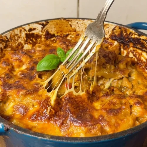 Cremige Hähnchen-Hackfleisch Pasta aus dem Ofen mit Mozzarella – einfaches Feierabendrezept